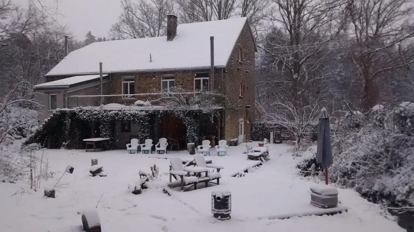 Het Waterhond Huisje in de winter