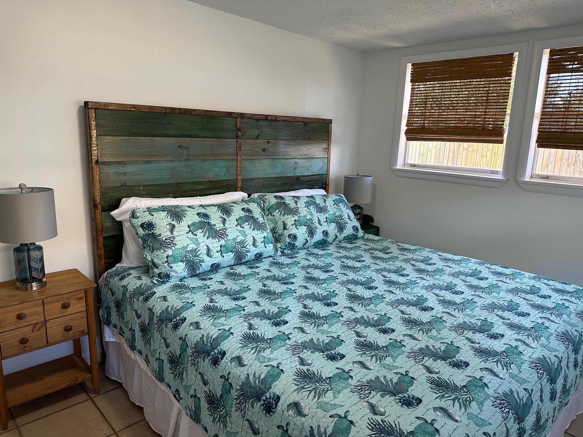 Main House Center Bedroom - King Bed