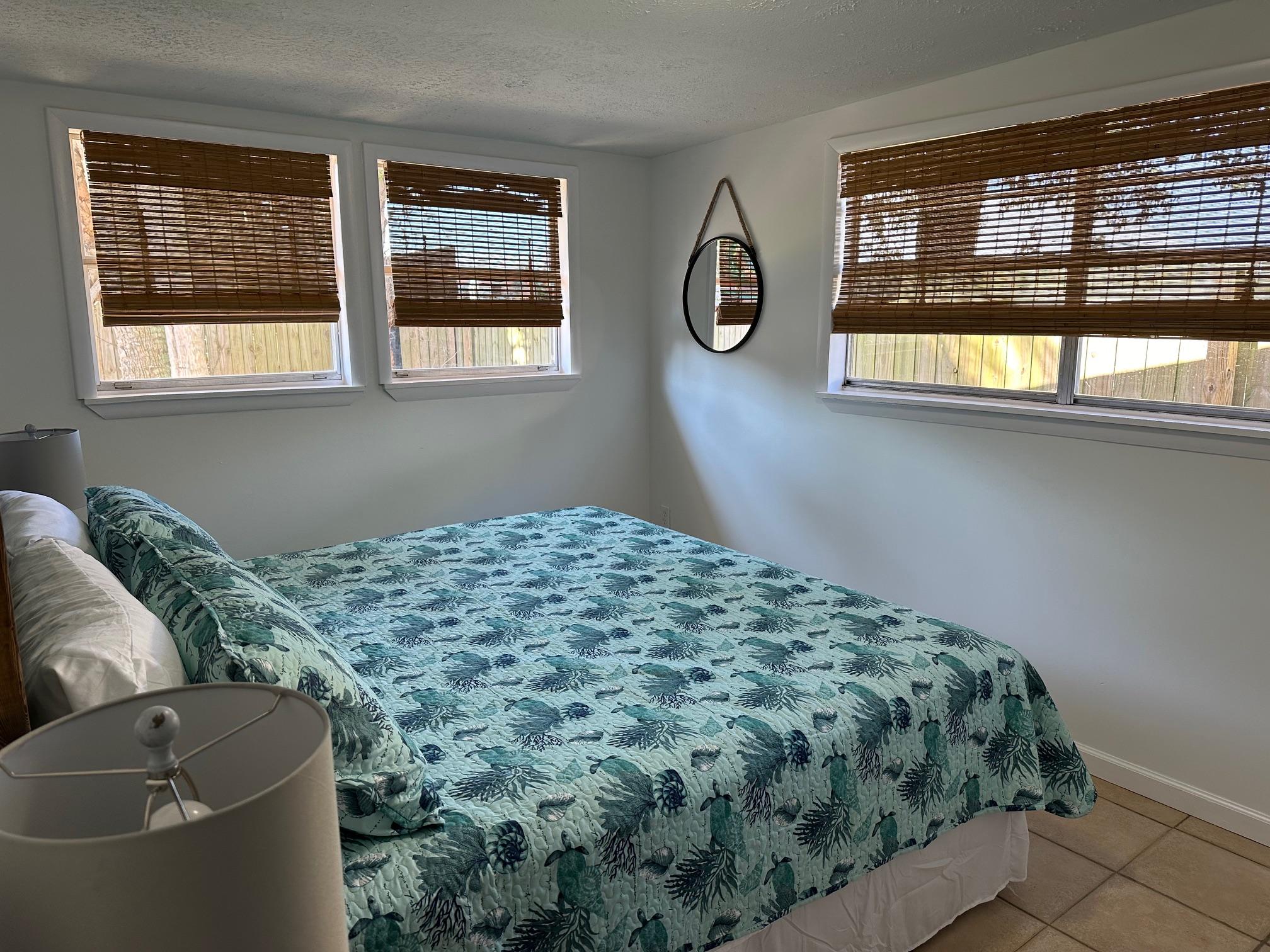 Main House Center Bedroom - King Bed