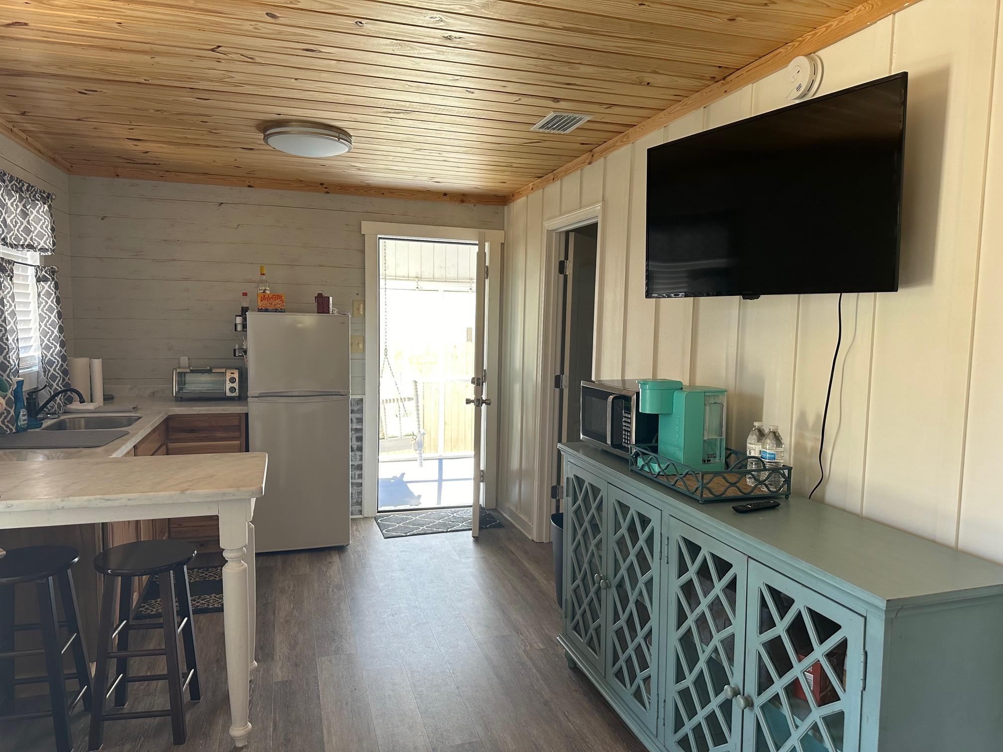 Cottage Kitchenette 