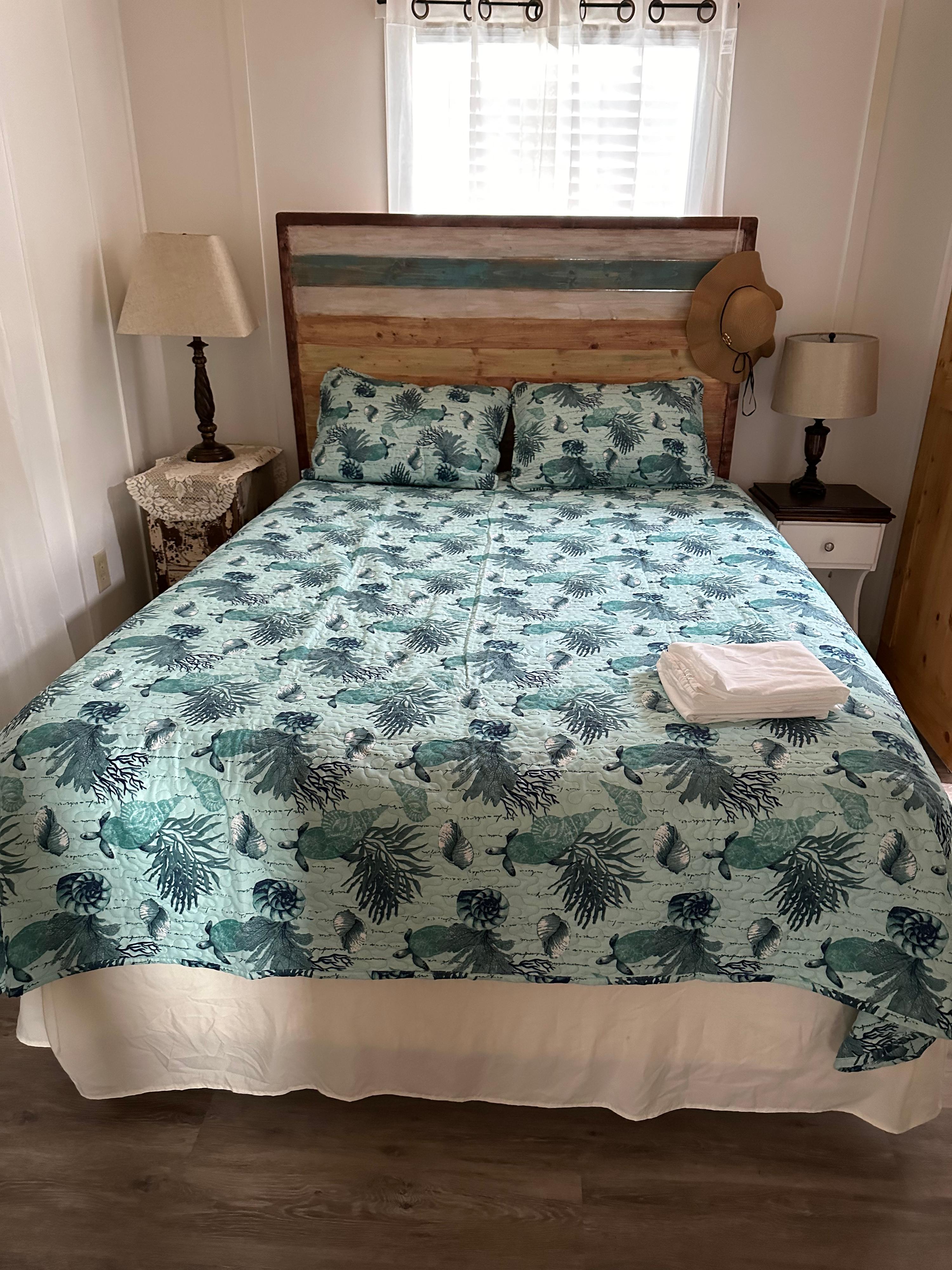 Cottage Bedroom #1 - Queen Bed