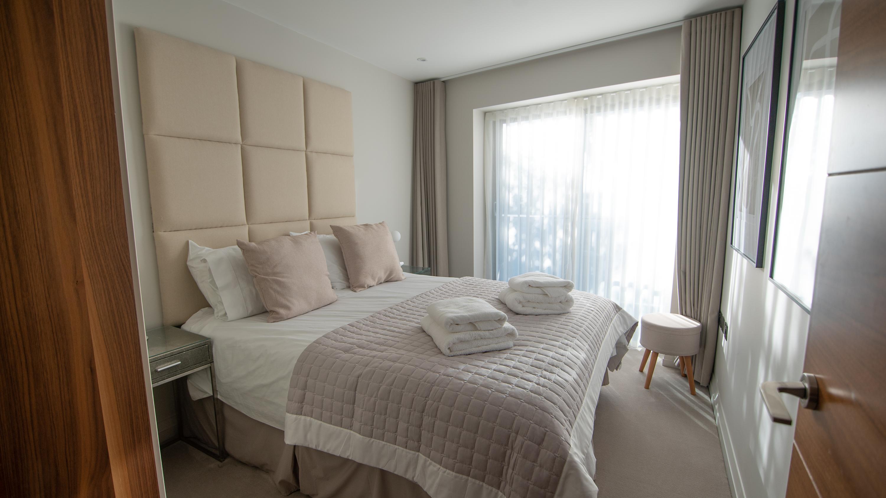 King size guest bedroom
