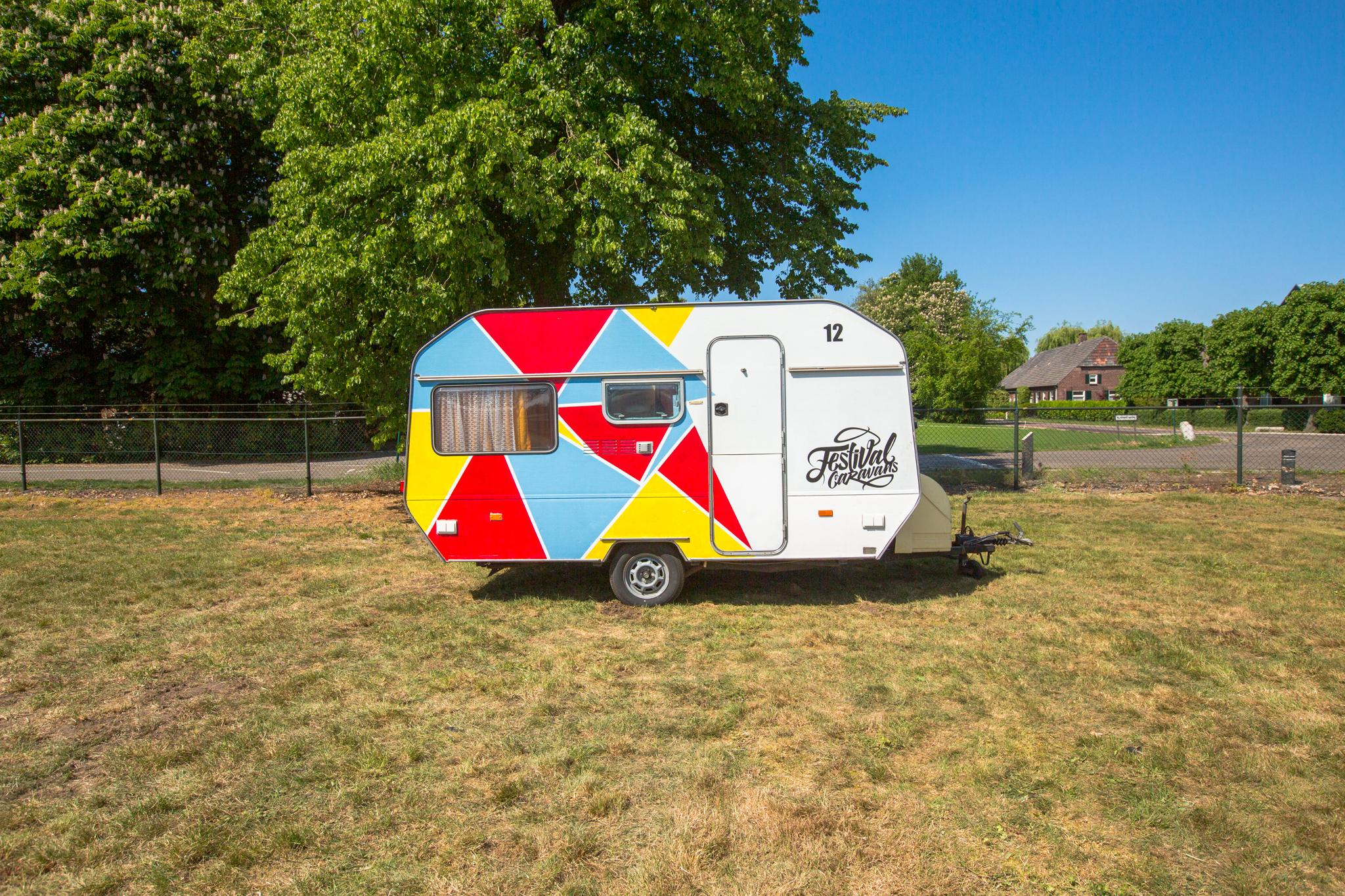 caravan 12 voorkant