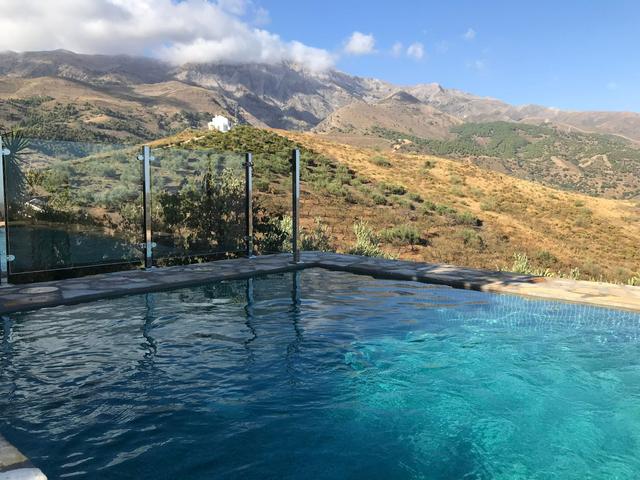 Zwembad met uitzicht