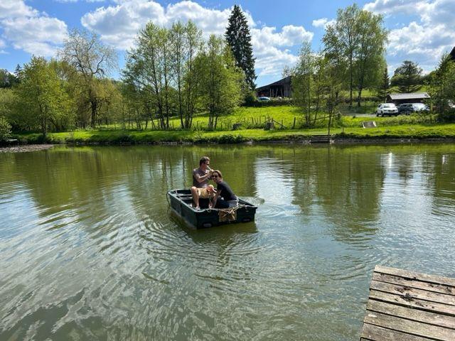 Met het bootje op de vijver
