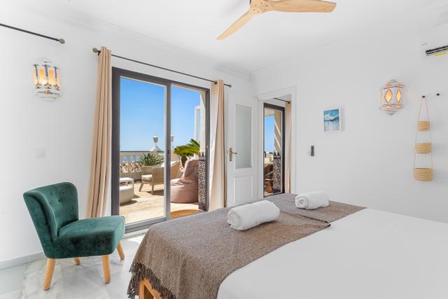 Bedroom upstairs: Casa Joya Nerja