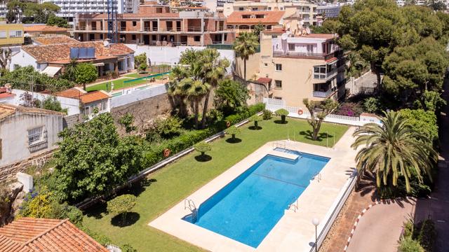 Gemeenschappelijk zwembad geopend van juni tot eind september bij Casa Xanti II