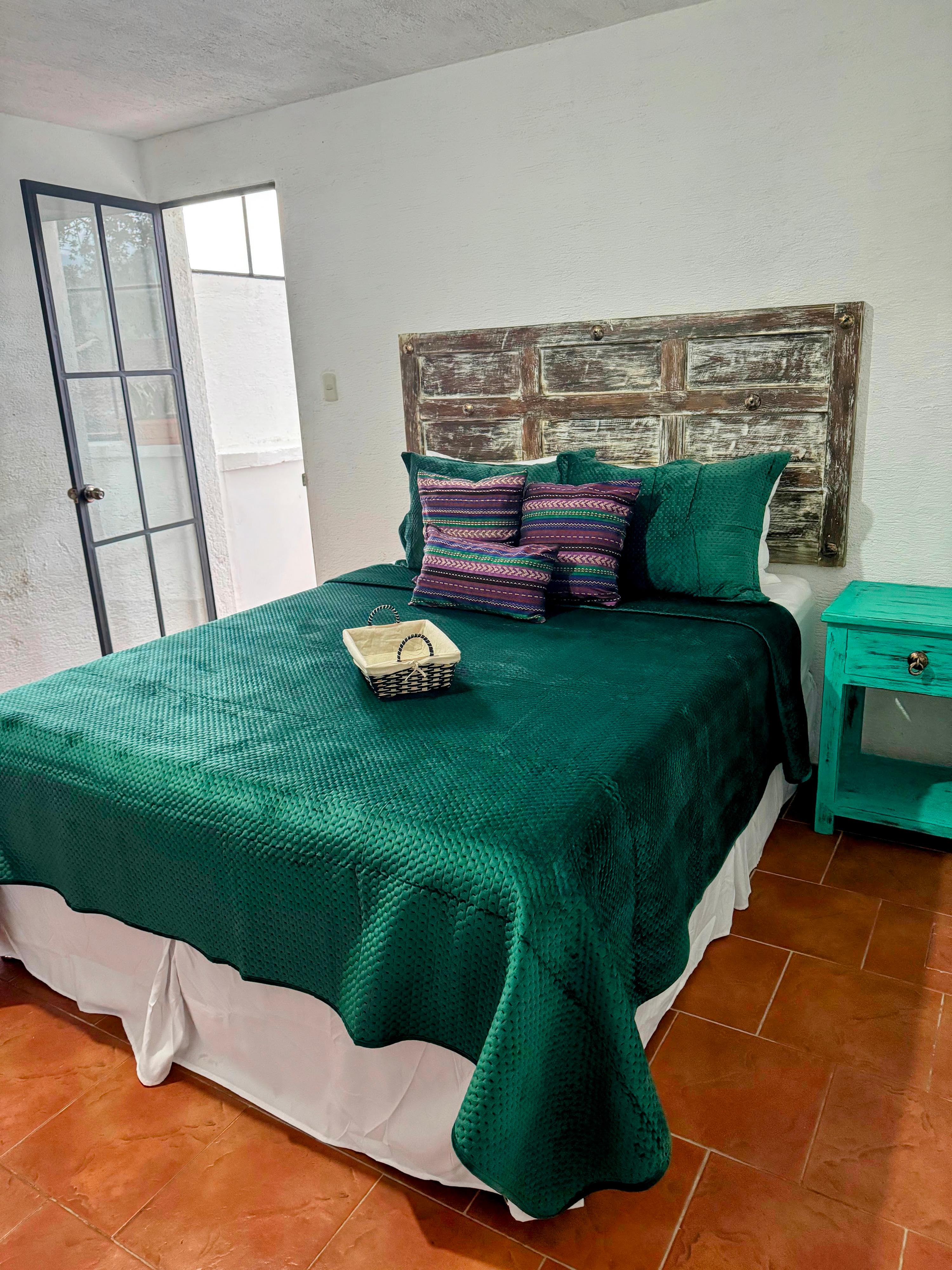 The Livingston Room - Casa Corazon II