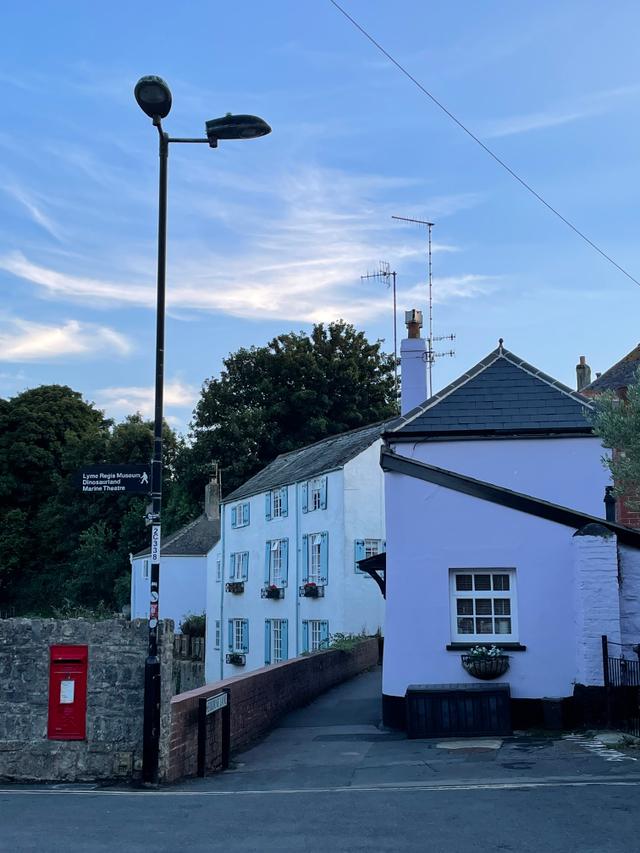 A view of The Majors by dusk showing very pretty old cottage features and it's location right next to the river and footpath easy access by car yet easy walk to sea beach and shops