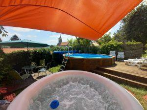 Jacuzzi en privezwembad