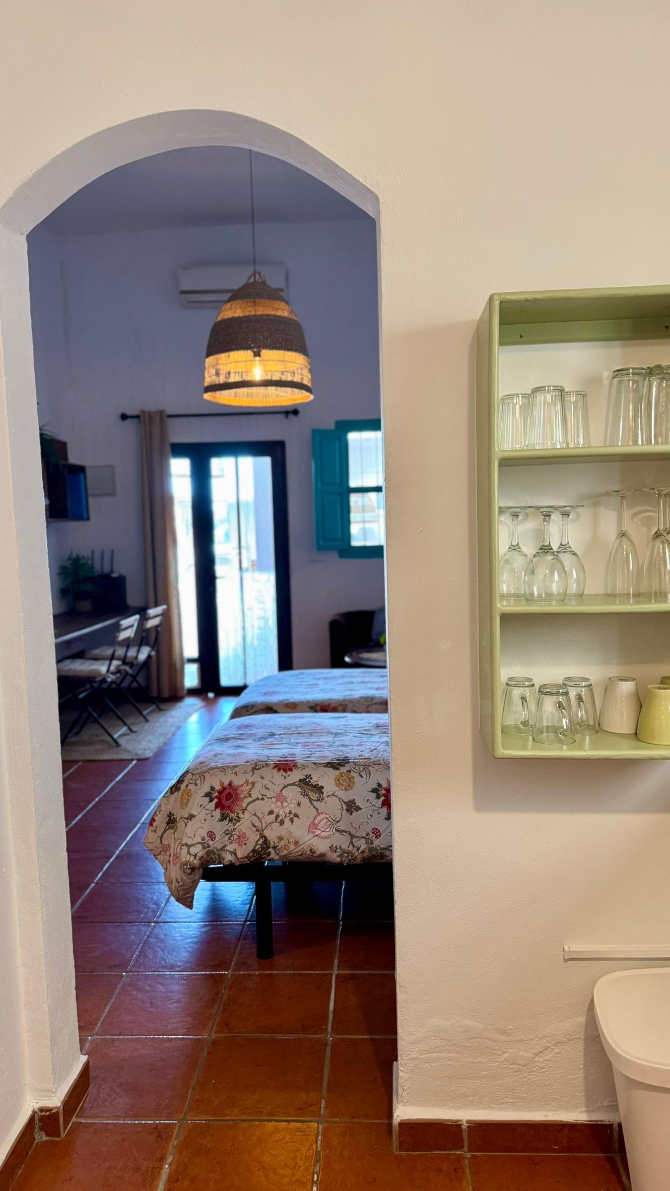 Doorkijk naar de slaapkamer