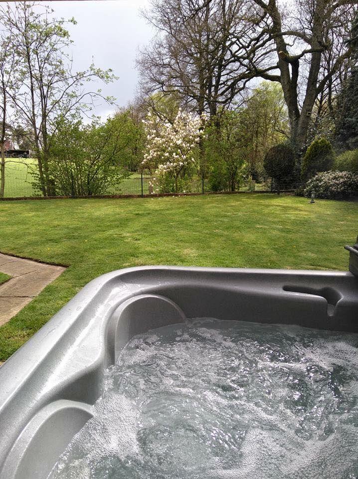 De omheinde privétuin et 5-persoons jacuzzi