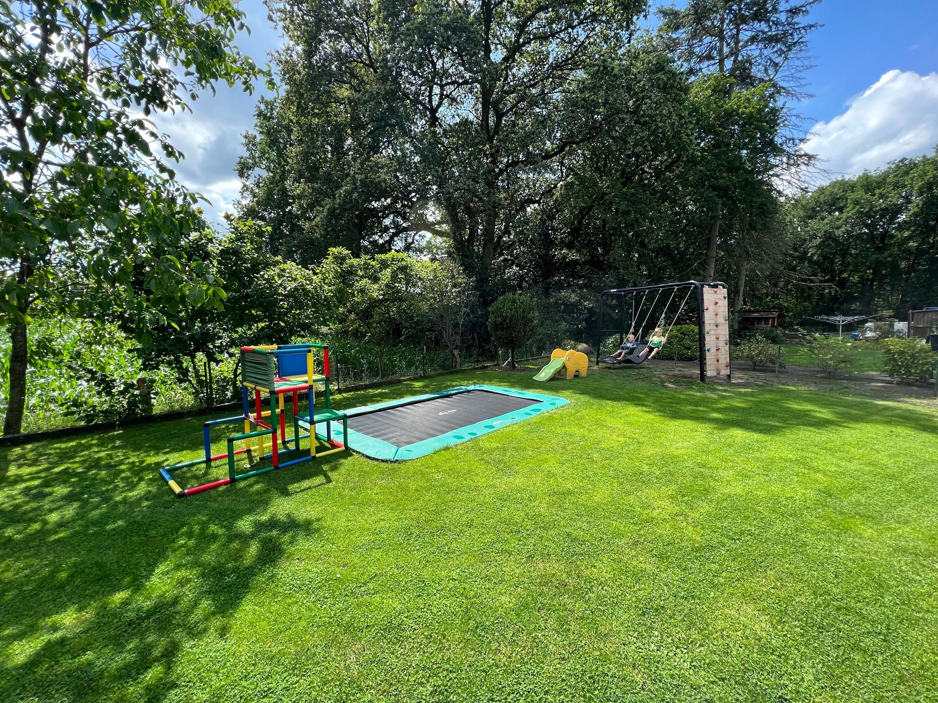 De omheinde tuin