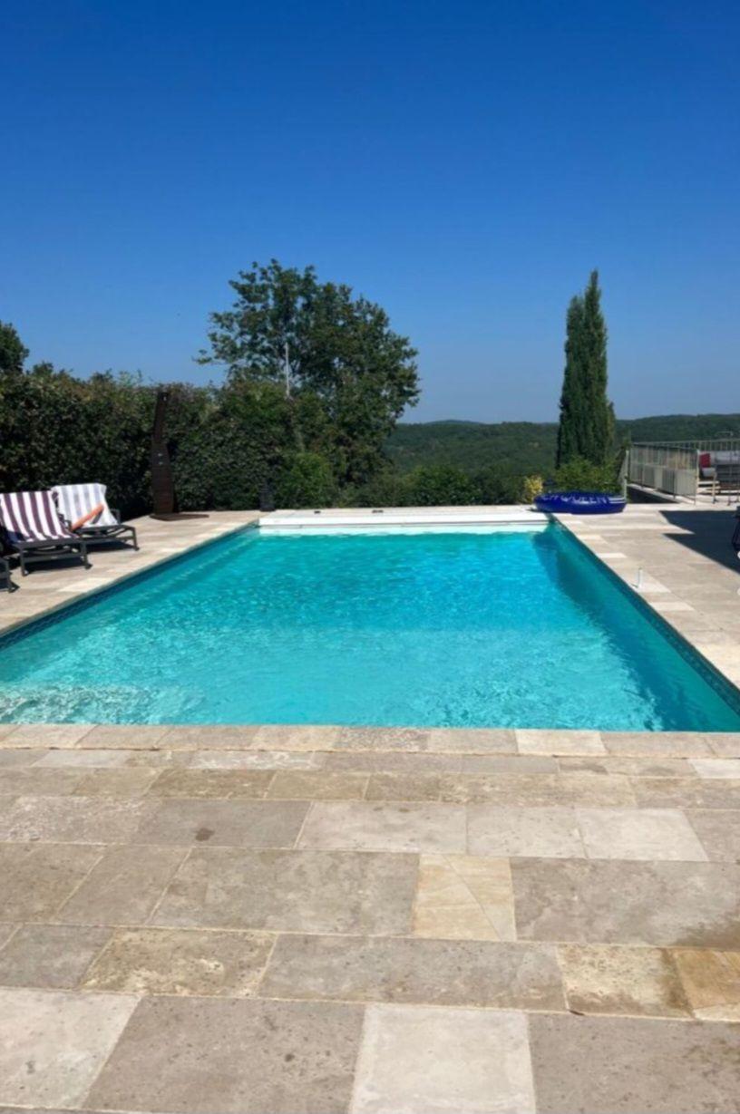 Het verwarmde privézwembad