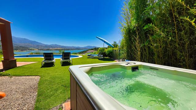 Jacuzzi
