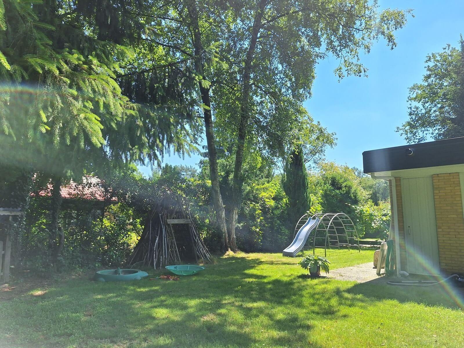 De omheinde tuin