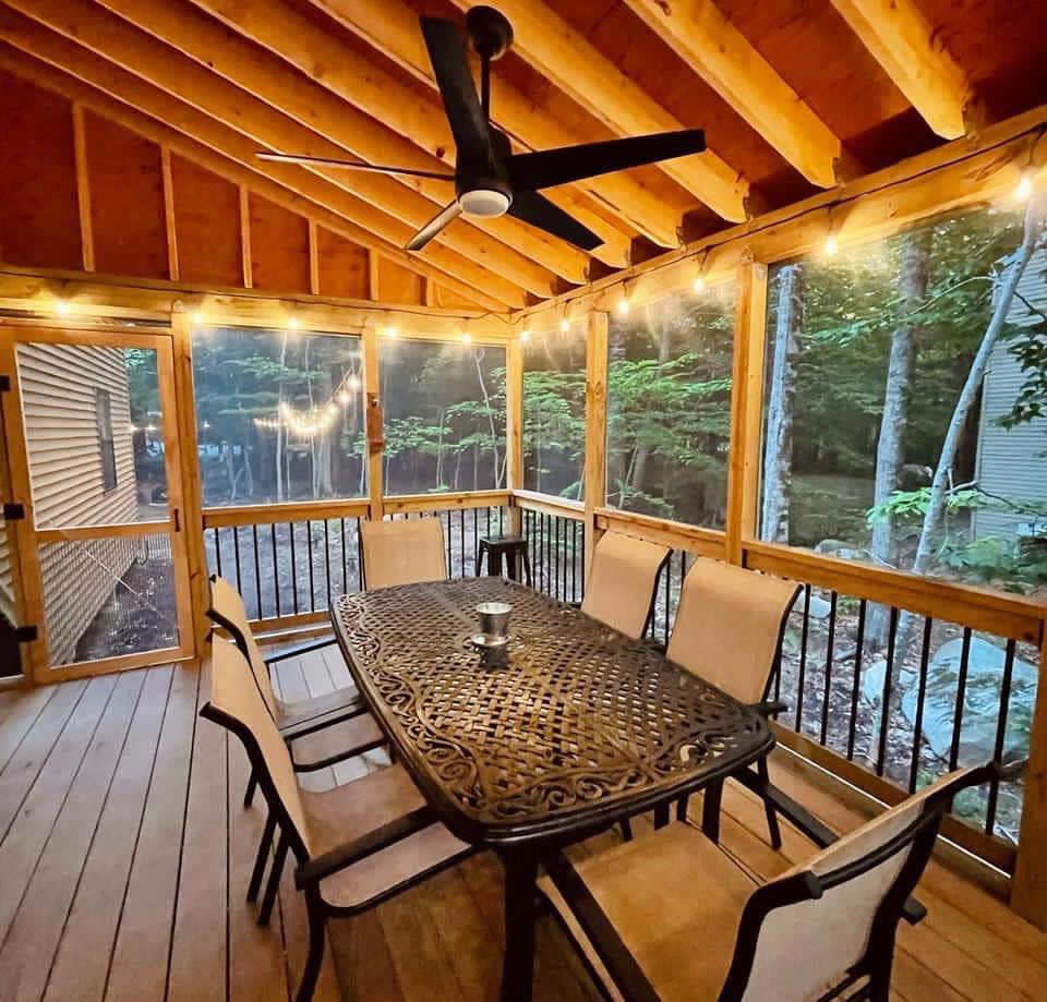 Screened in porch