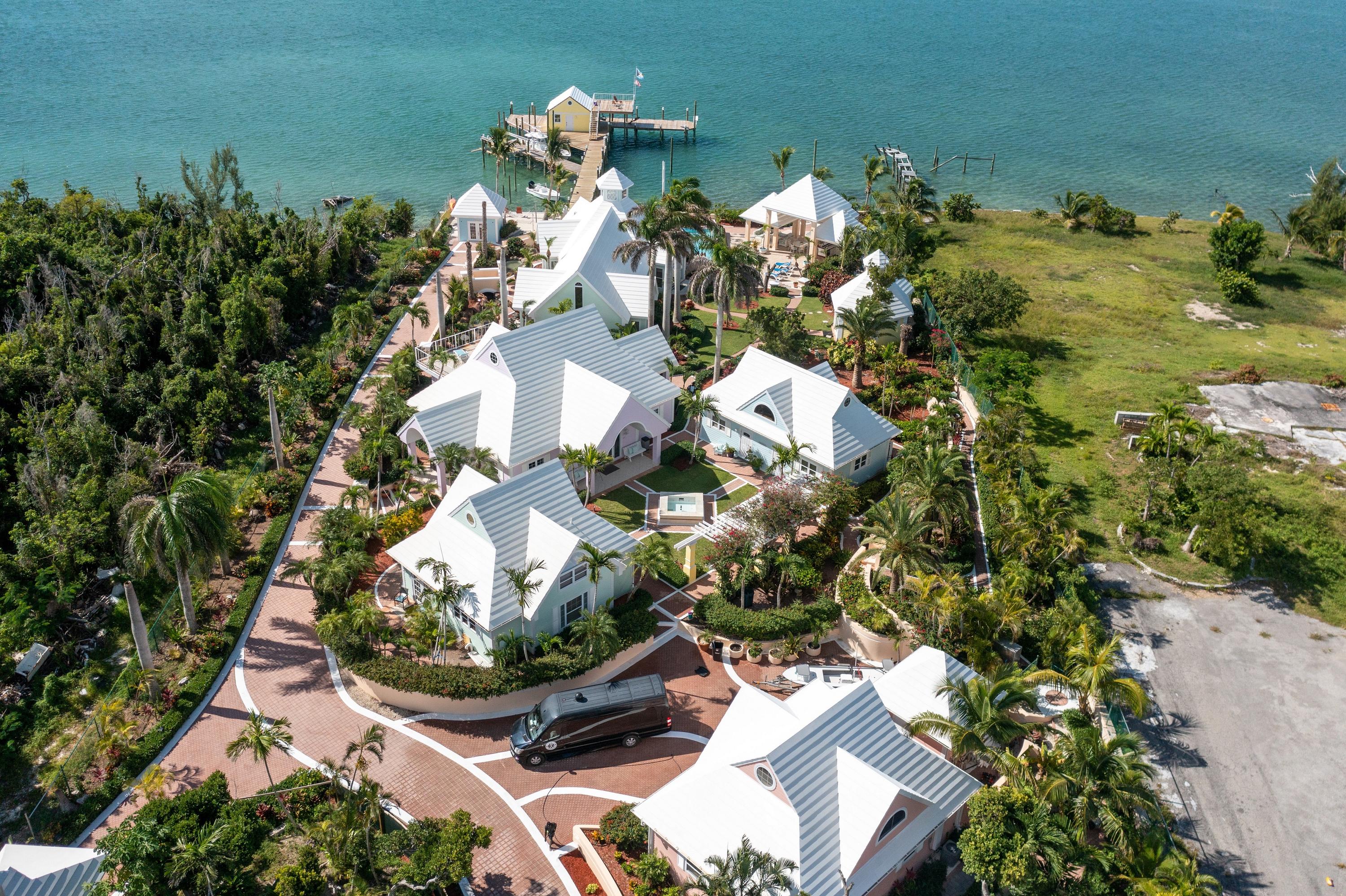 Villa Tatutina Full Property