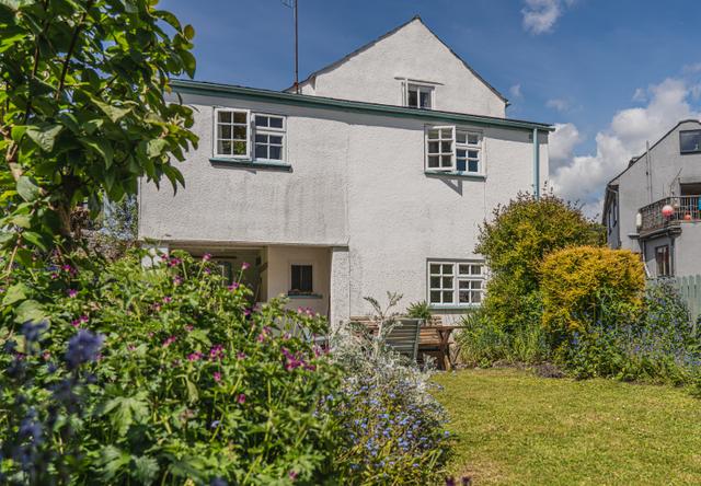 Garden views of the holiday home pets are welcome at Starch Mill. Only 2 minutes from the sea and shops. Leave your car and walk everywhere as everything in Lyme regis is clos on foot