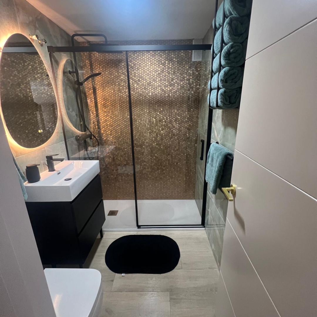 Luxe badkamer met regendouche – Casa Lyvanto 2.0