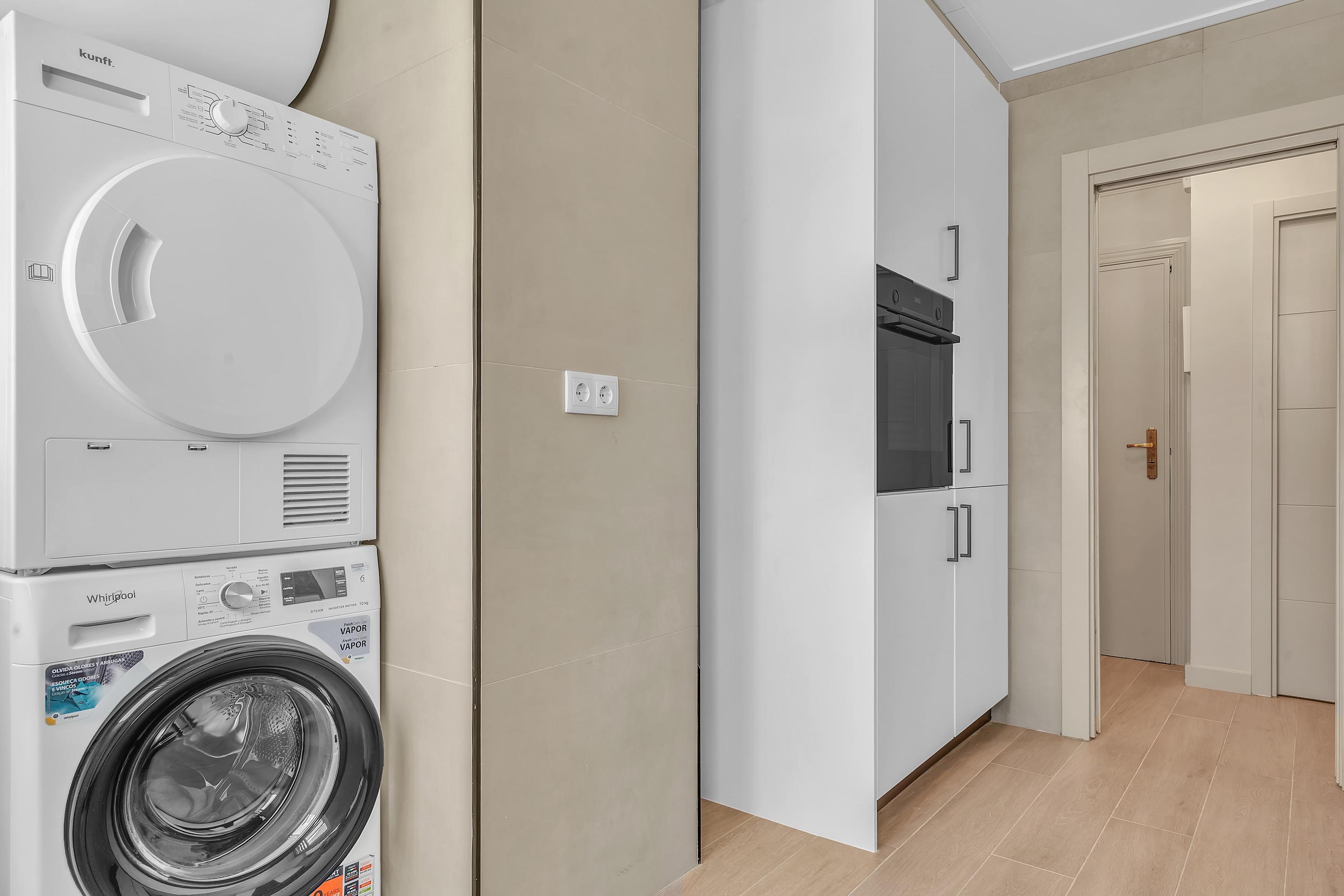 Washok met wasmachine en droger