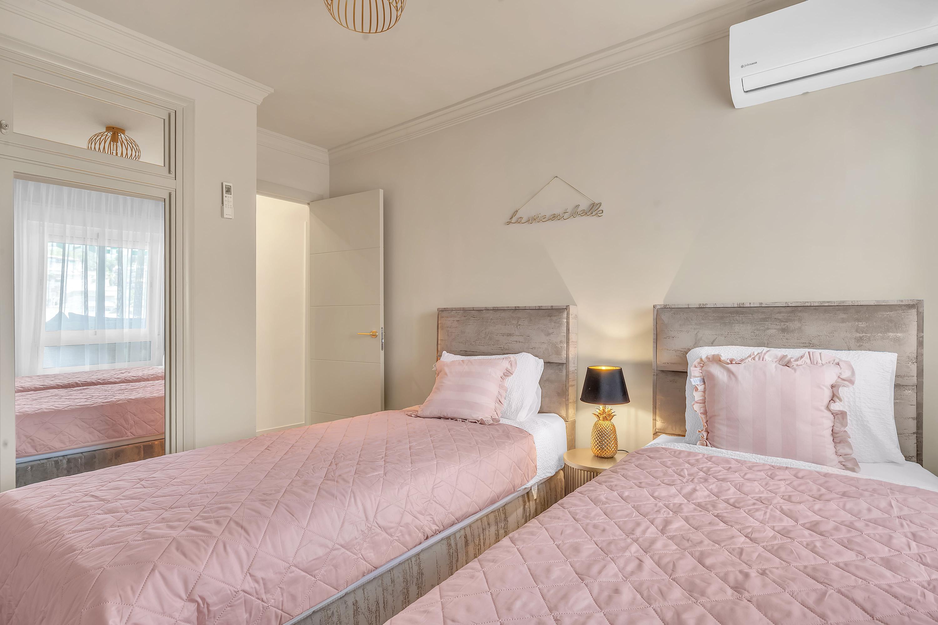 Ruimte en rust in de tweede slaapkamer van Casa Lyvanto 2.0
