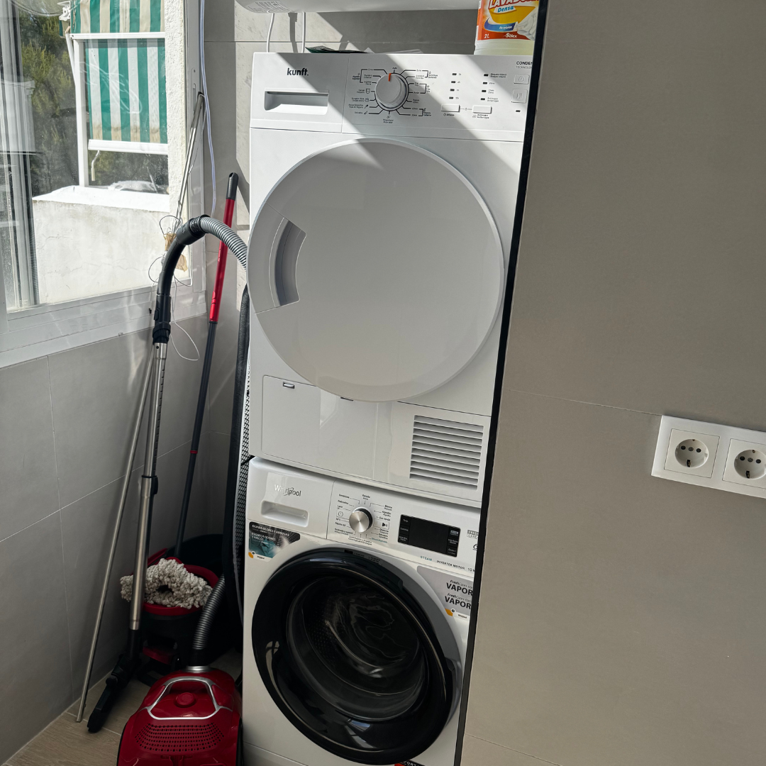 Washok met wasmachine en droger
