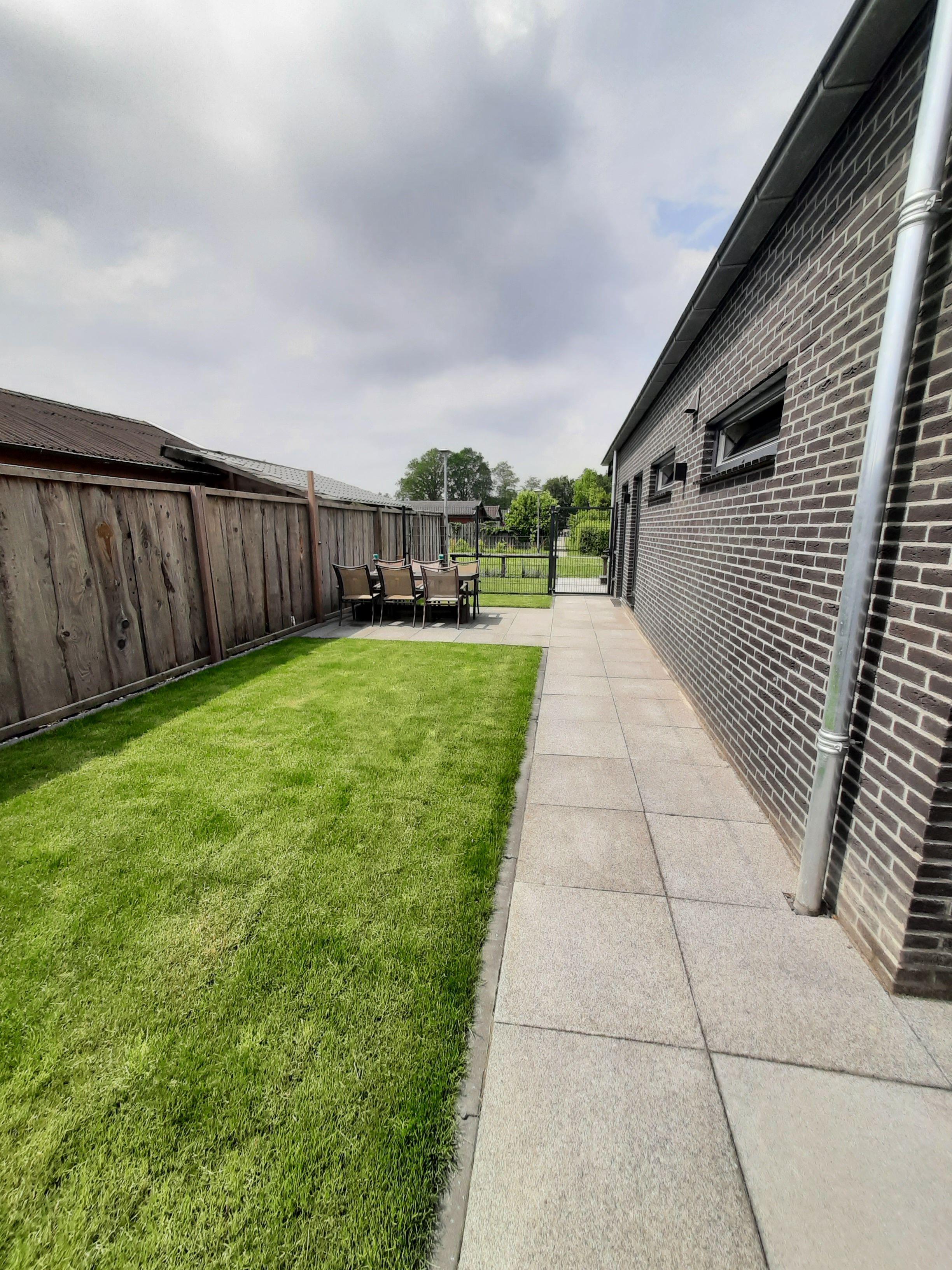 De omheinde tuin