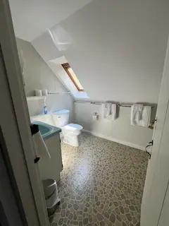 2nd Floor Bathroom/Shower