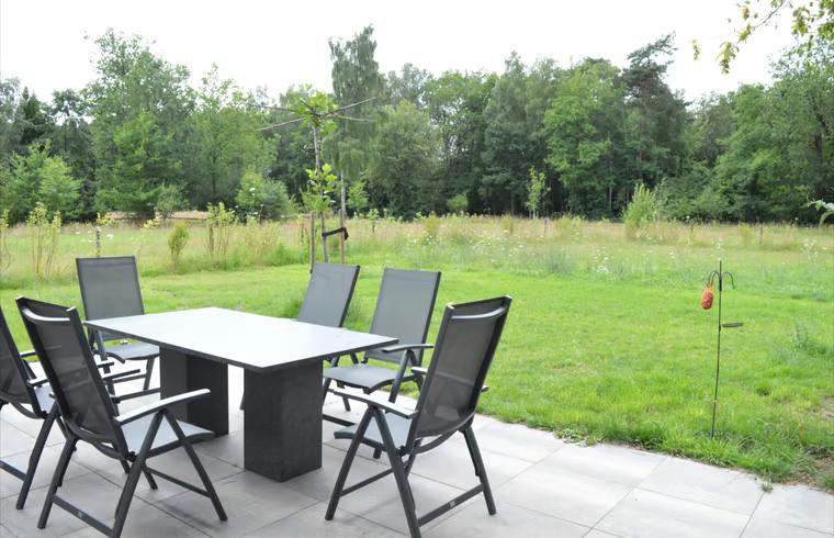 De omheinde tuin