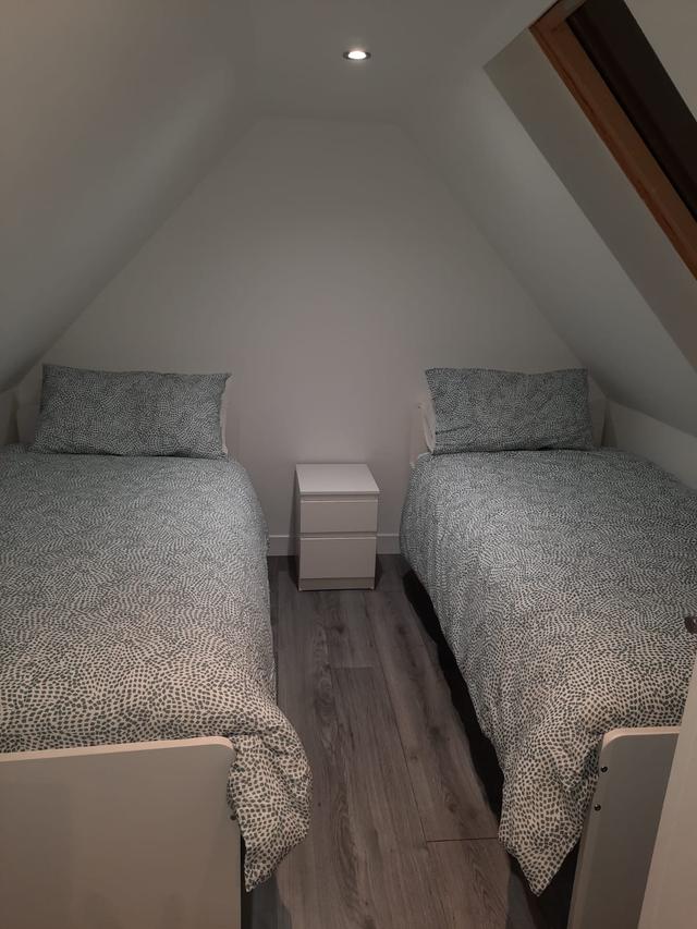 Upstairs twin room 