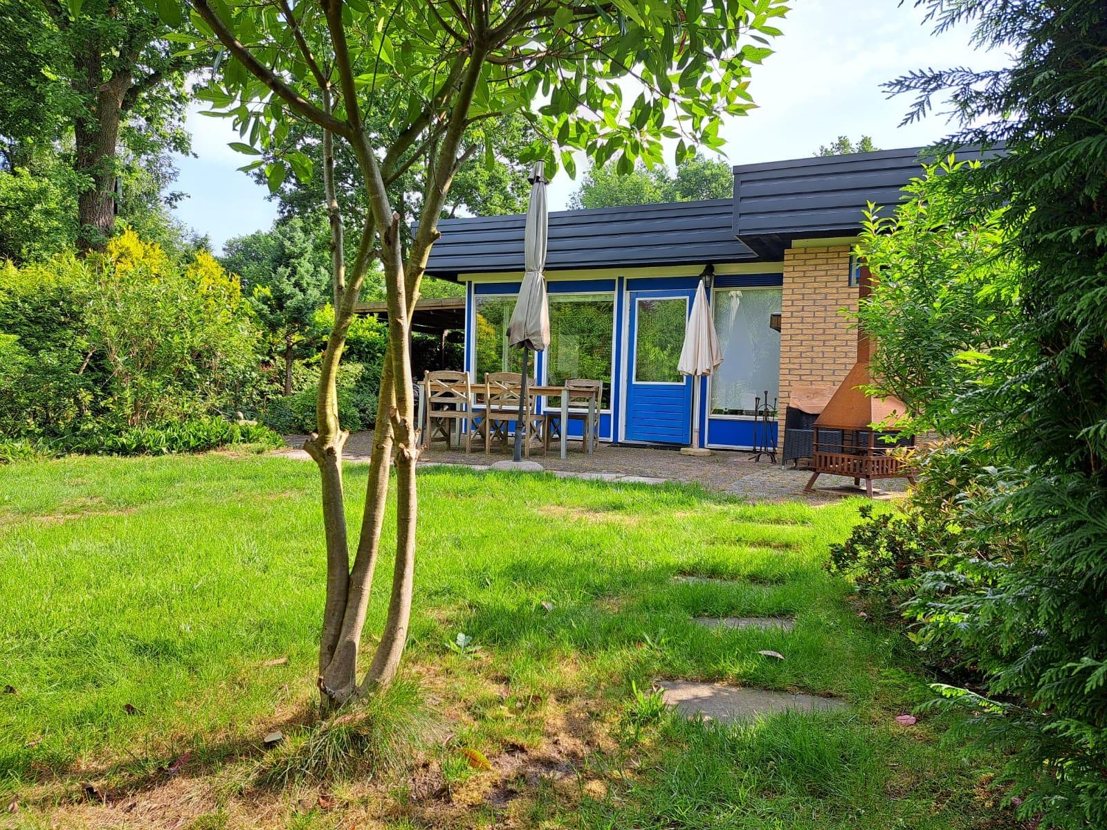 De omheinde tuin