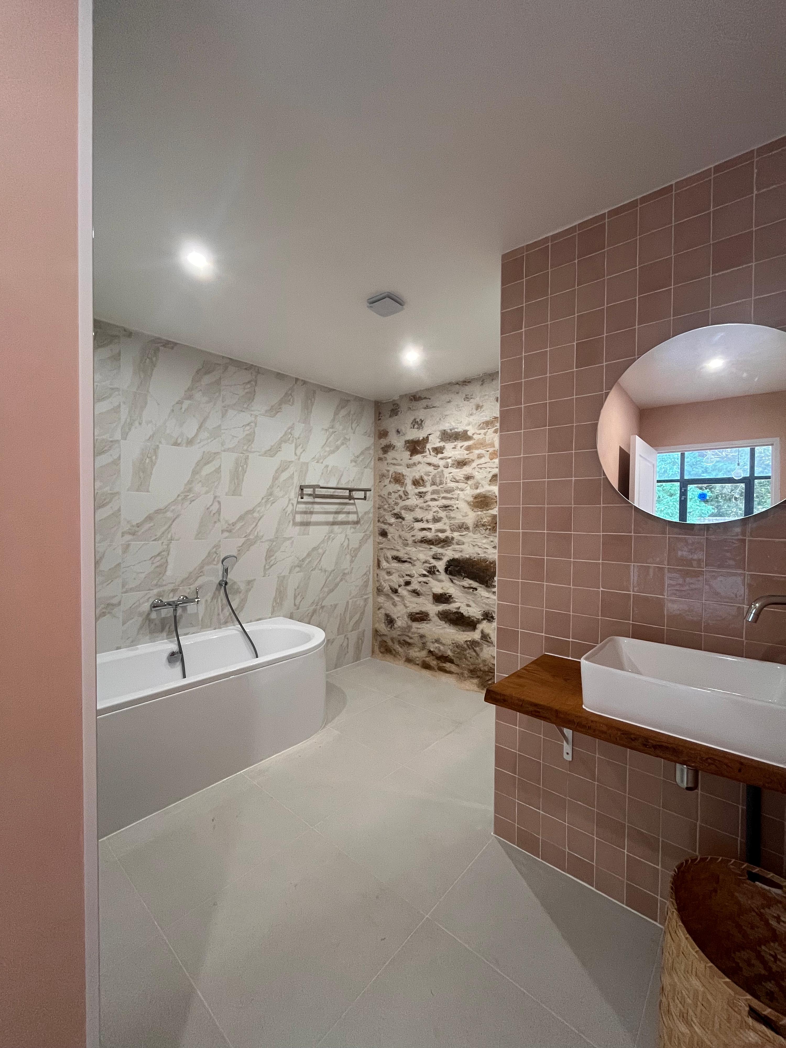 Big bathroom 1