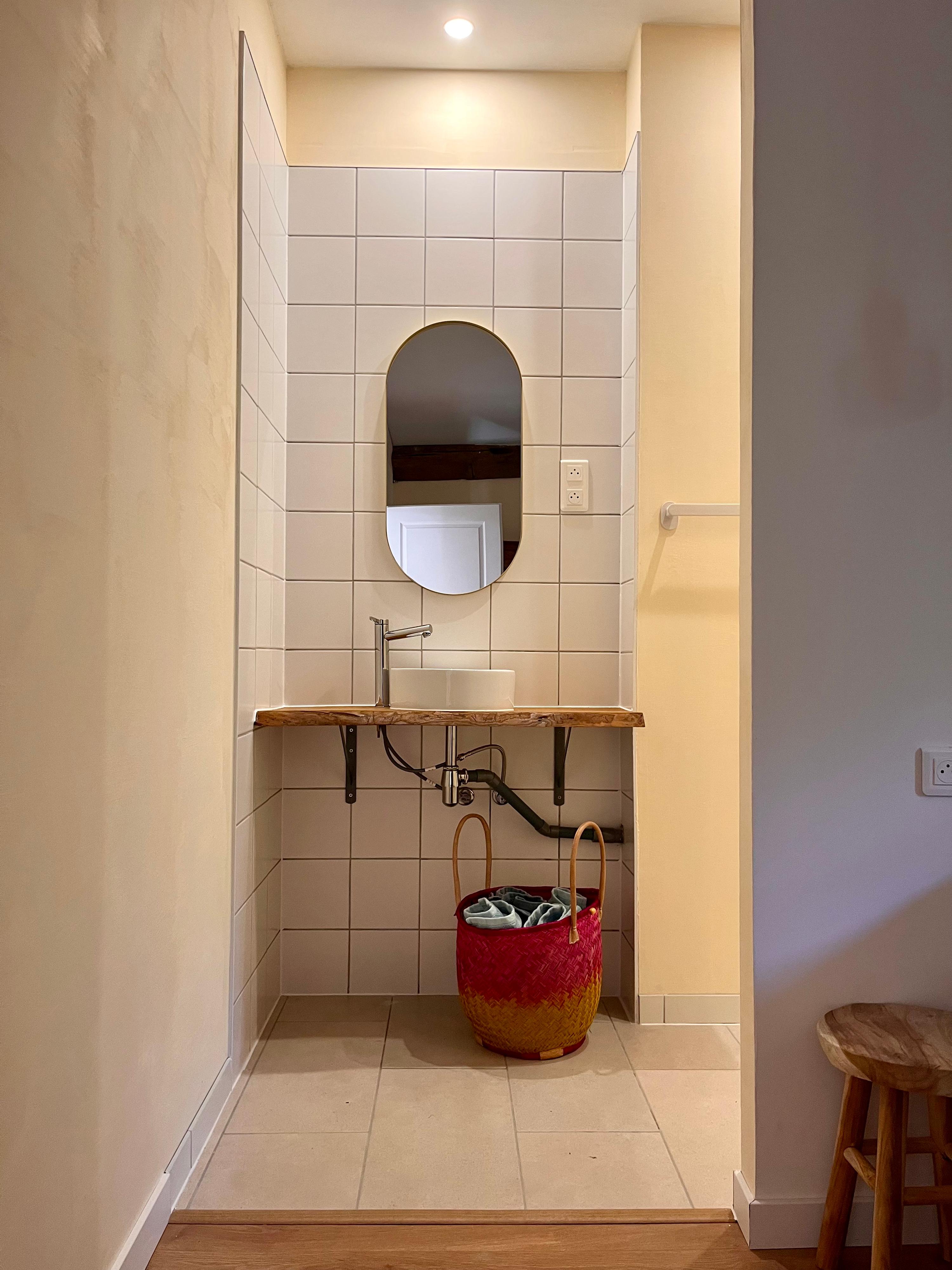 Ensuite bathroom 2