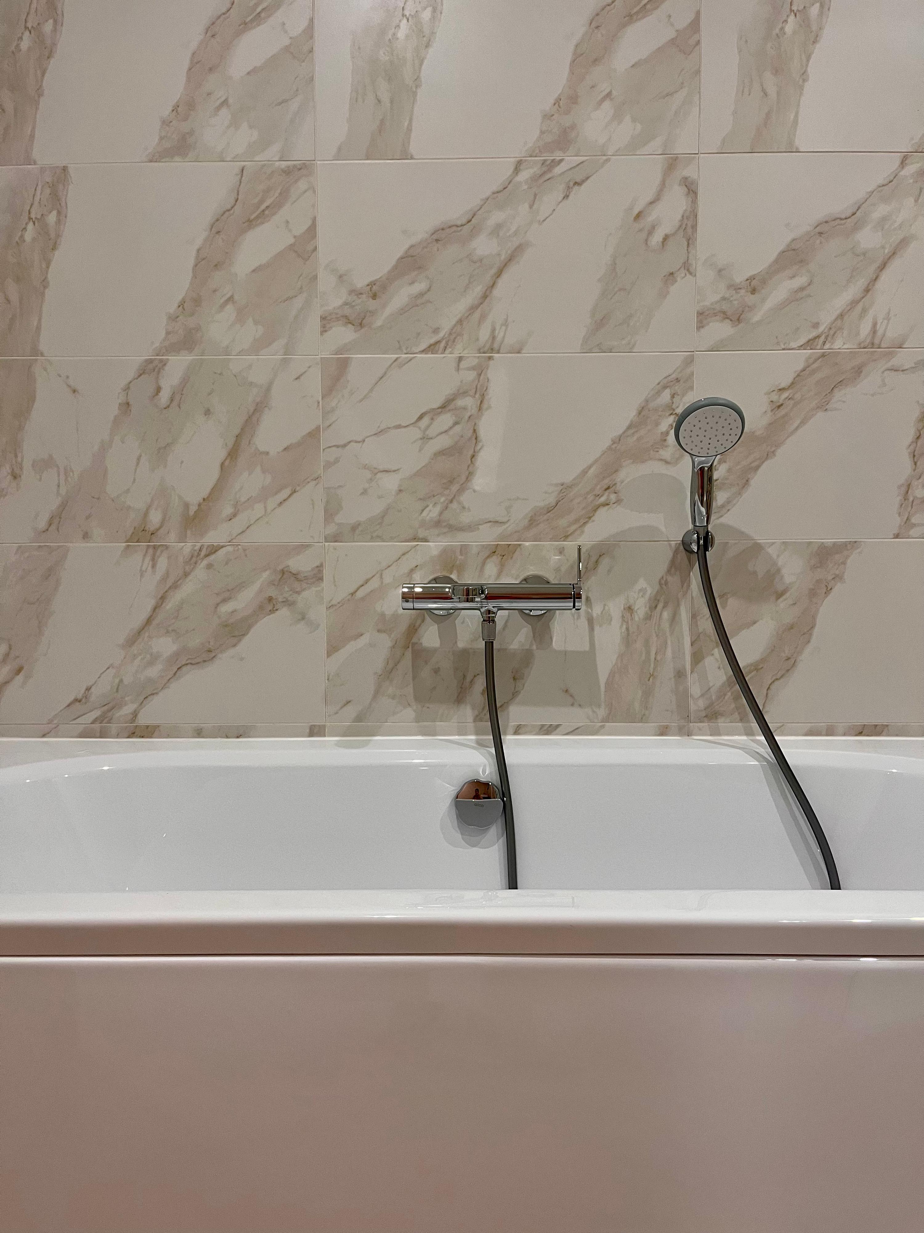Big bathroom 1