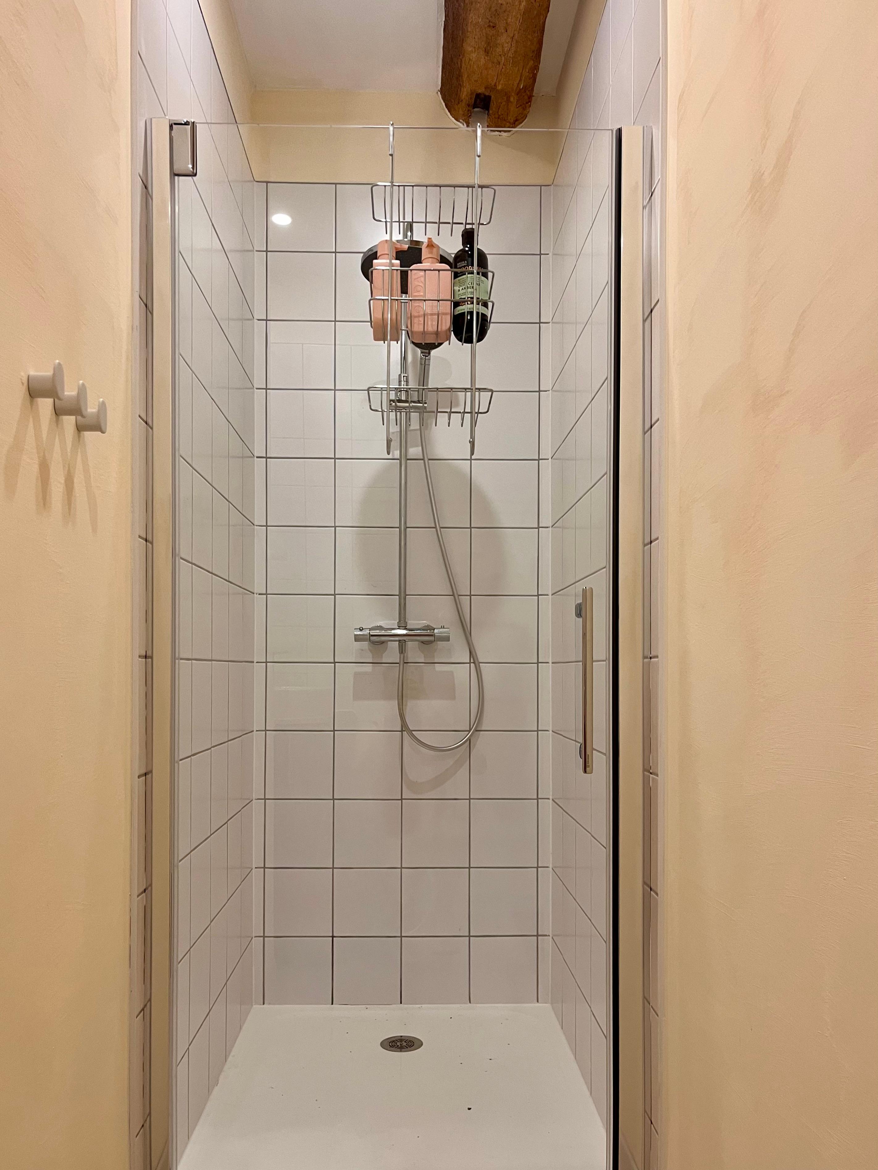 Ensuite bathroom 2