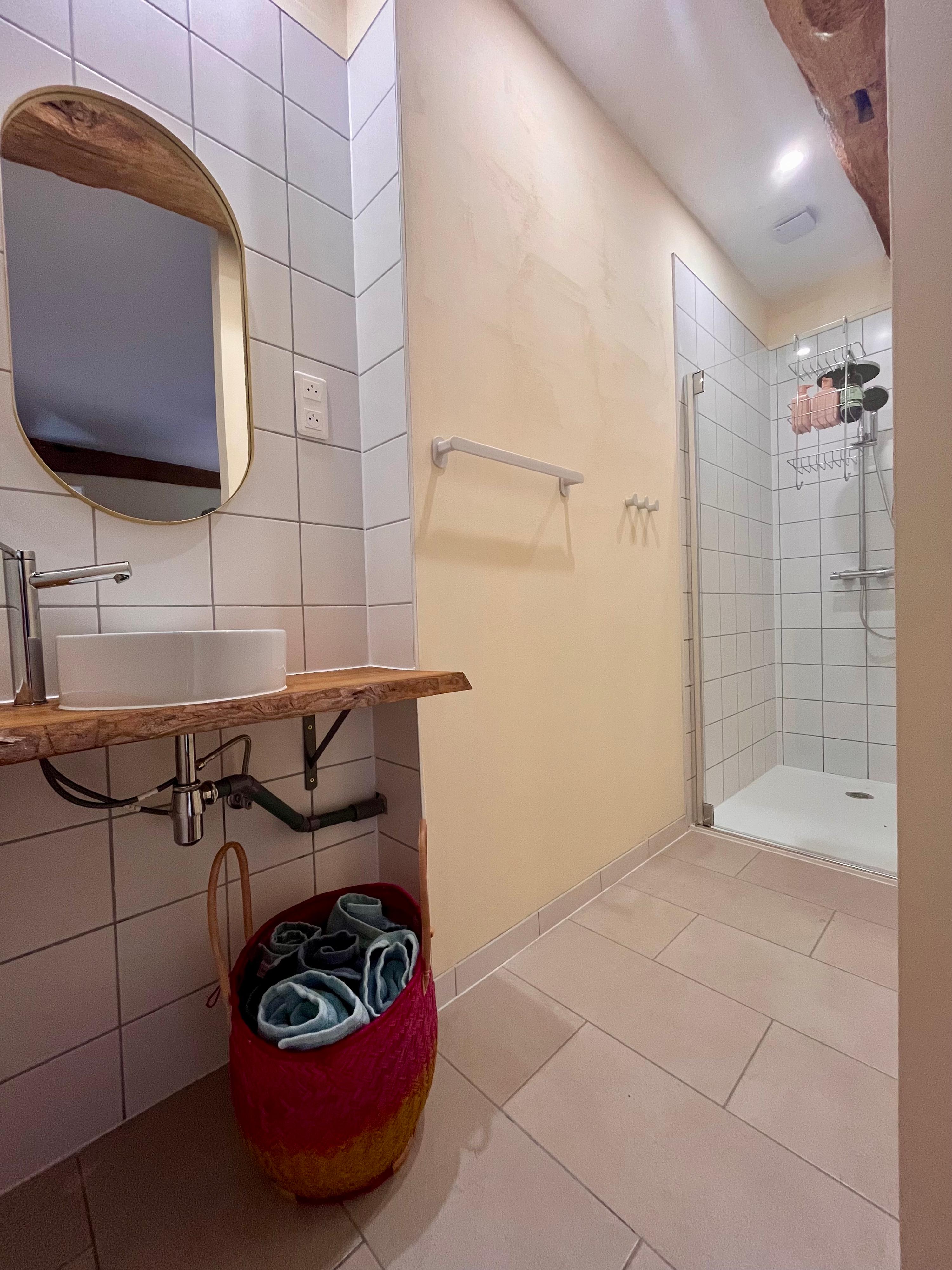 Ensuite bathroom 2