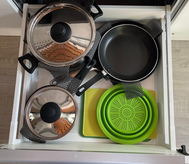 Tiroir poêles et casseroles