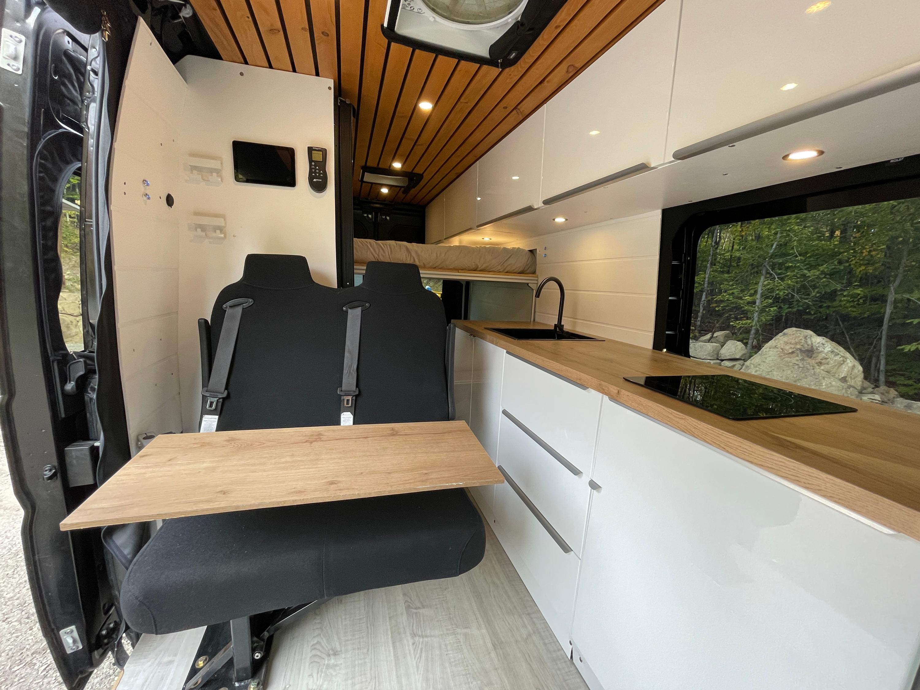 Table banquette arrière
