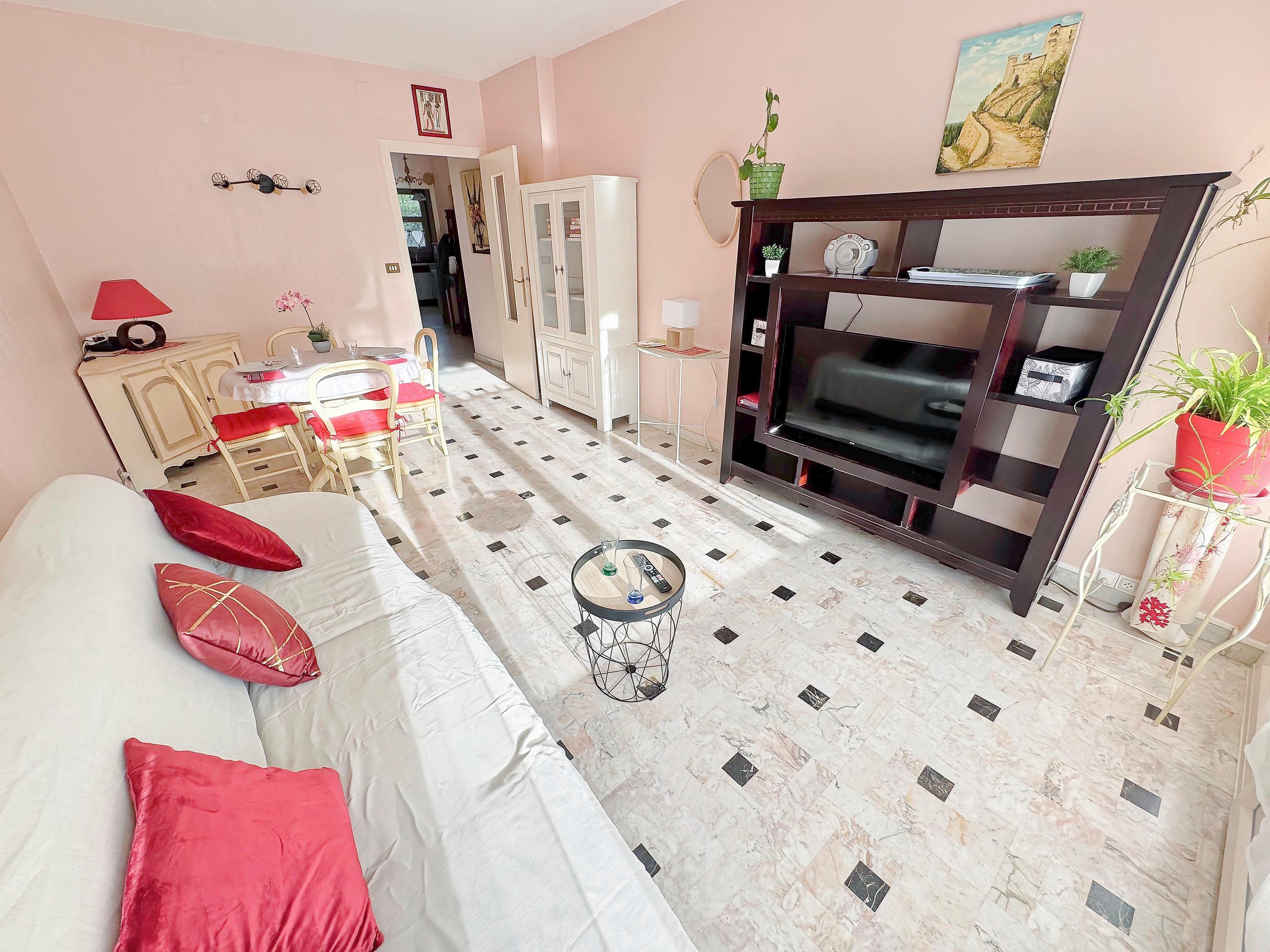 Le Palais 2nd : Living room