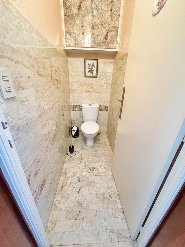 Le Palais 2ème : WC