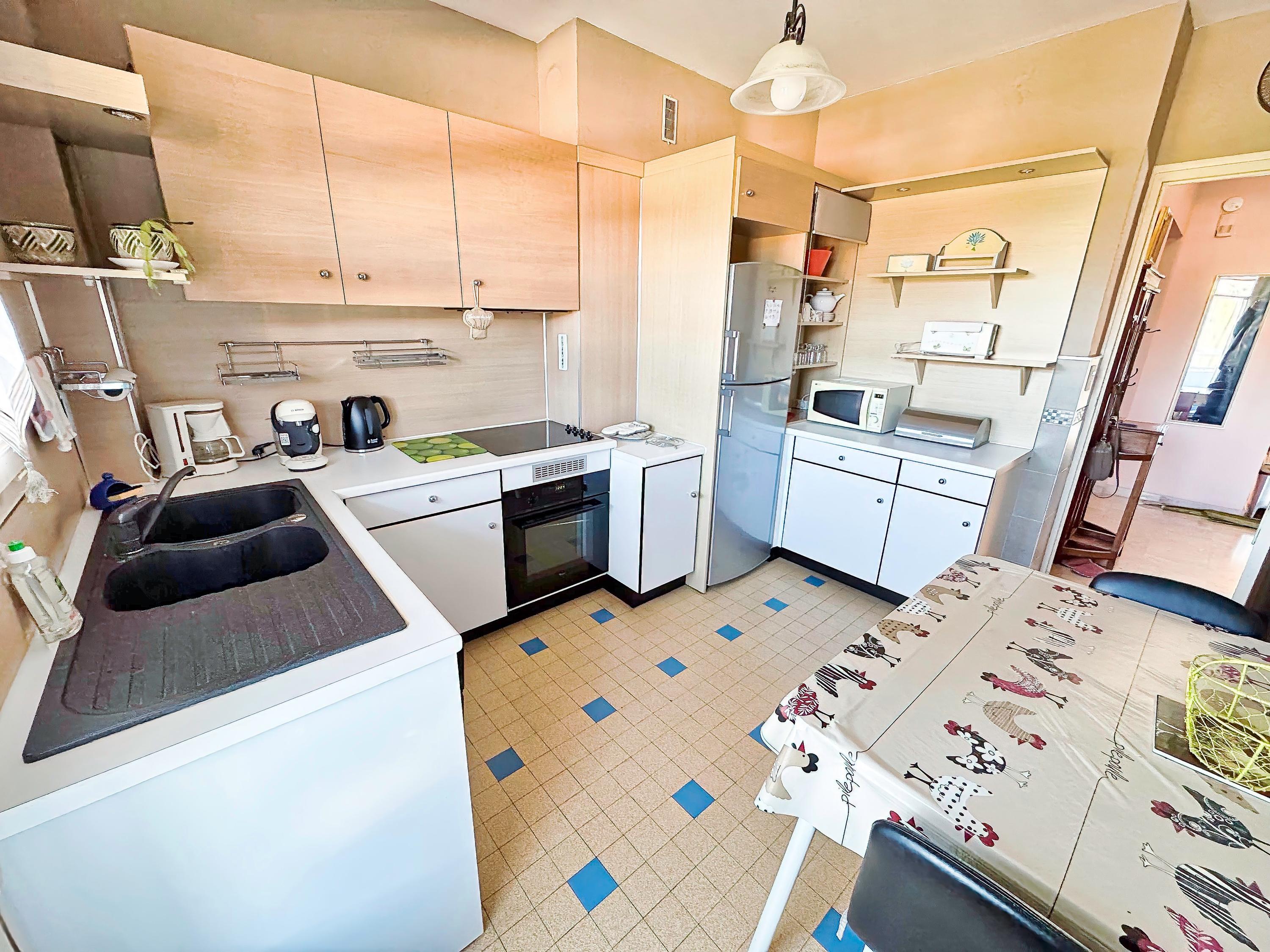Le Palais 2nd: Kitchen