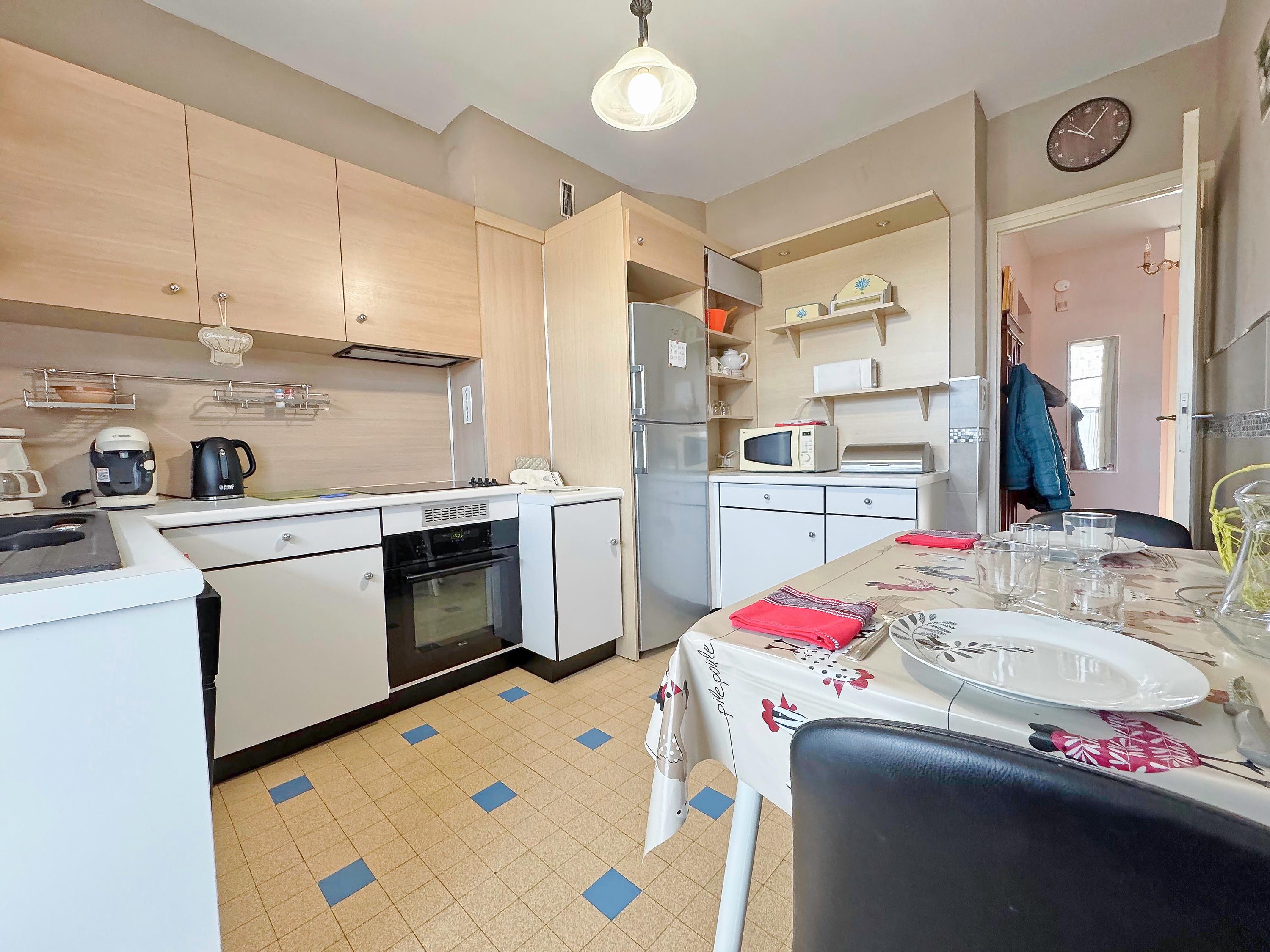 Le Palais 2nd: Kitchen