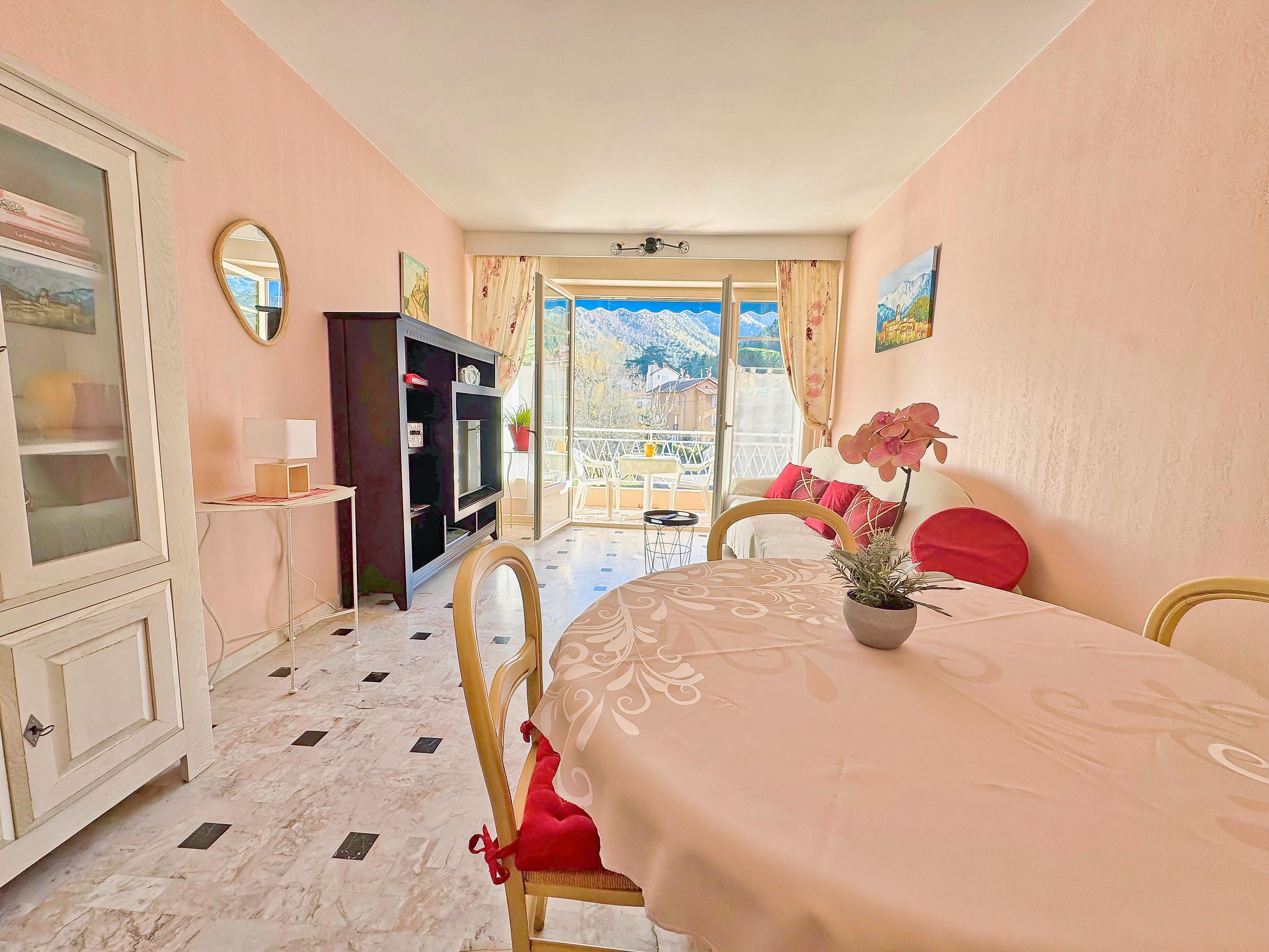 Le Palais 2nd : Living room