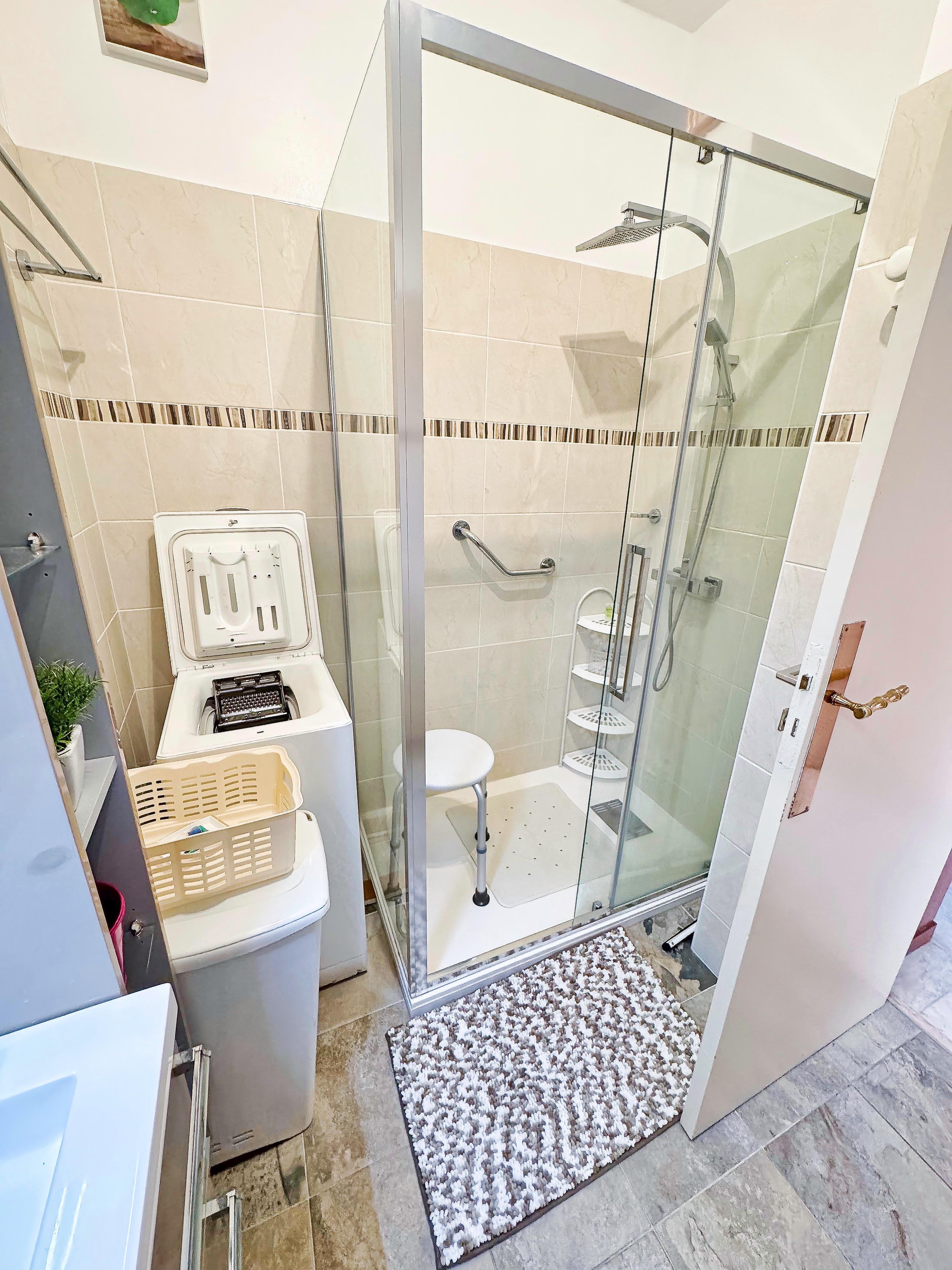 Le Palais 2nd: Shower room