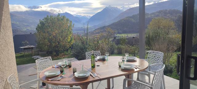 Repas face à la vallée