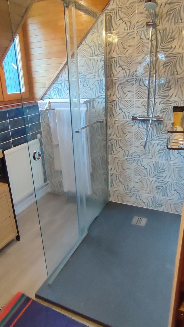 Salle de douche, étage