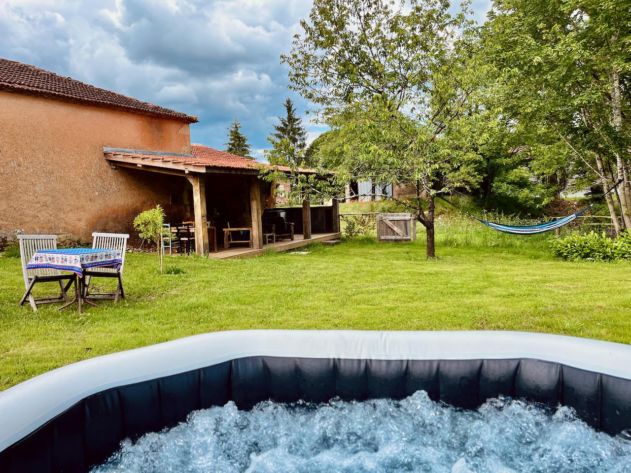 Geniet in de jacuzzi (optioneel in juni-september)