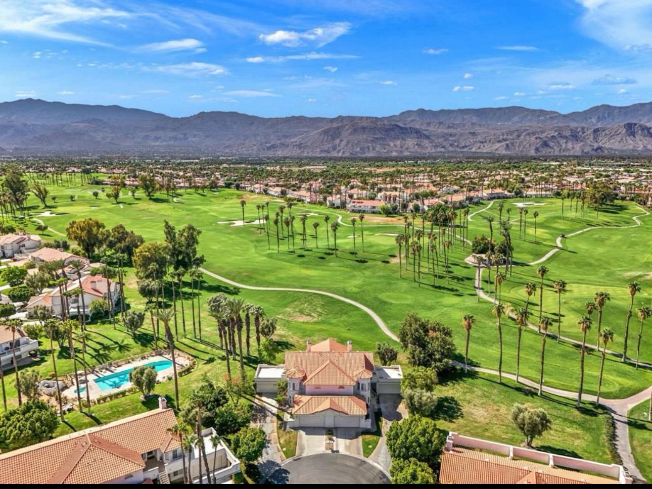 Fare-way to Heaven - Gated Com w/Golf, Pool & Spa