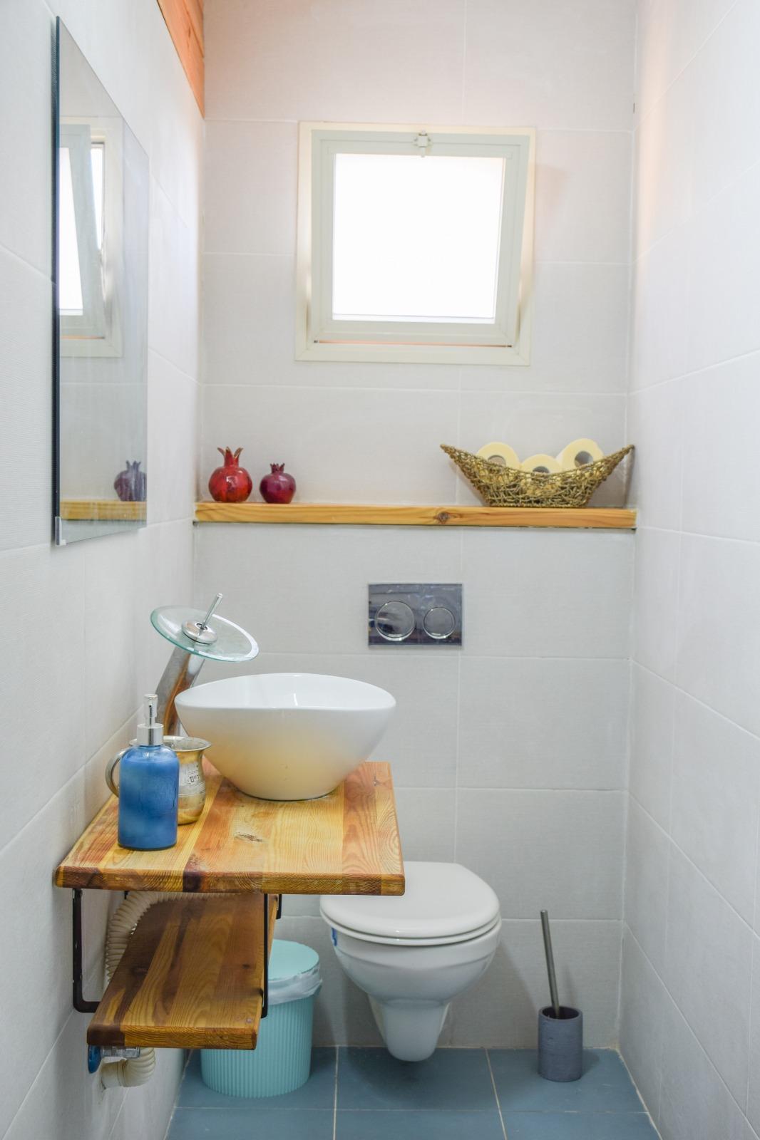 שירותים ומקלחת